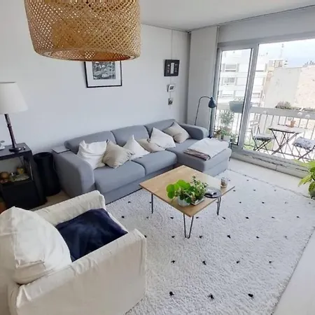 Modern And Quiet Apartment W/Balcony דירה פריז