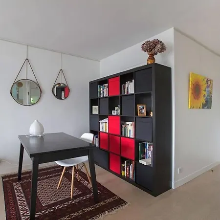 Modern And Quiet Apartment W/Balcony