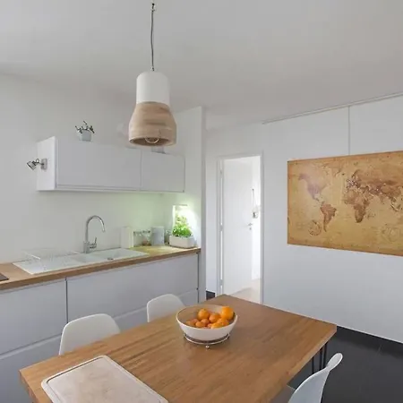 Modern And Quiet Apartment W/Balcony דירה *