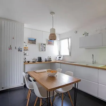 Modern And Quiet Apartment W/Balcony דירה *